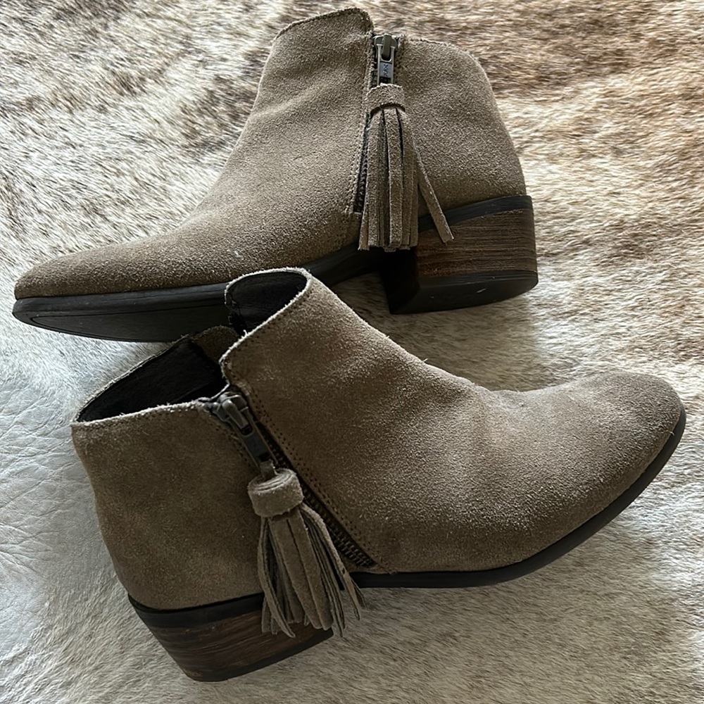 Mia taupe sued boots size 6